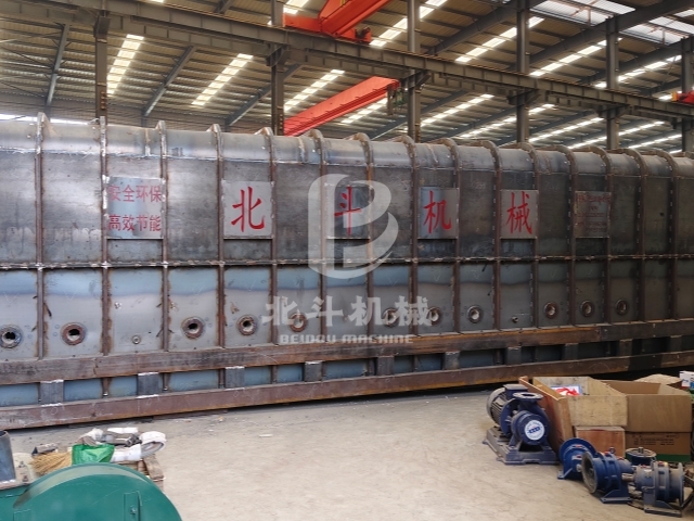北斗機械大型炭化爐今日裝車,訂單交付忙